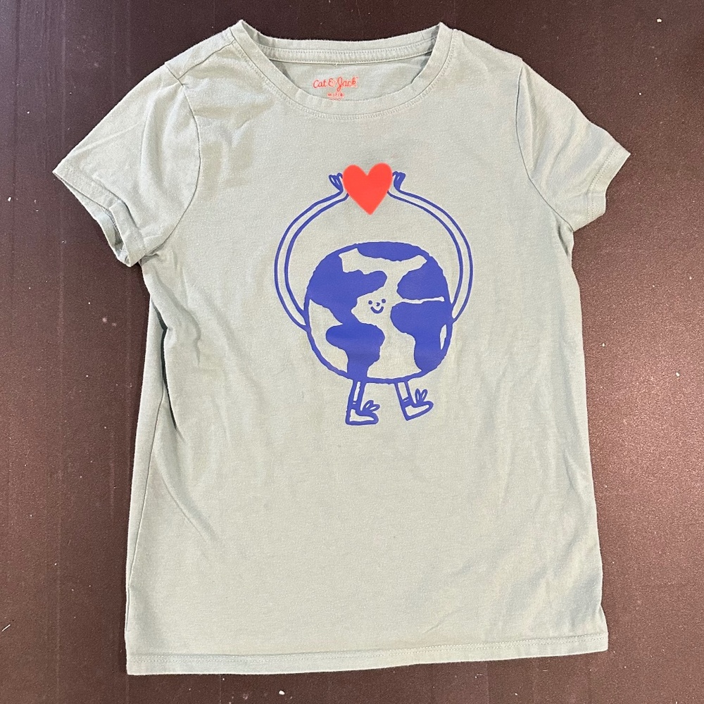 Cat & Jack Earth T-Shirt sz M (7/8)